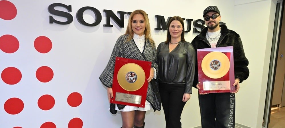 SEFO VE DEMET AKALIN’A “YERİNDE DUR” BAŞARISIYLA DIAMOND PLAK 