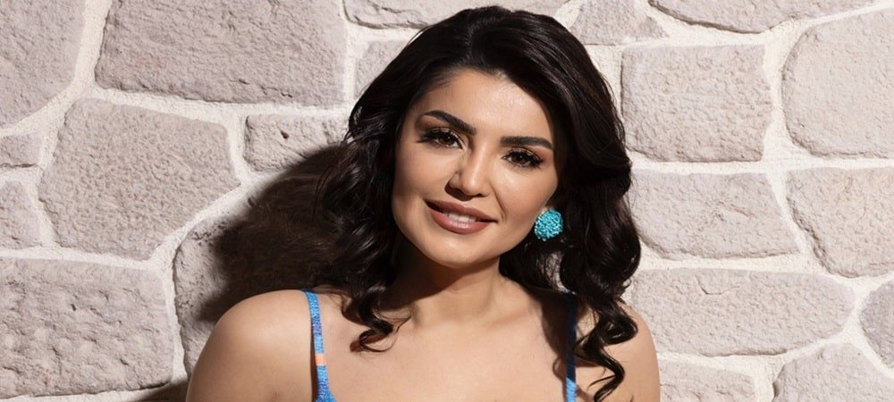 ESRA ÖZTÜRK MÜZİK DÜNYASINDA KURALLARIMLA İLERLİYORUM