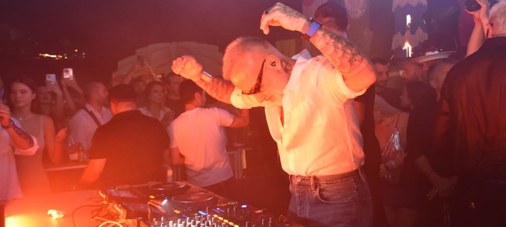 Sosyetenin Fenomeni Gianluca Vacchi, BLM Beach'te Unutulmaz Bir Geceye İmza Attı