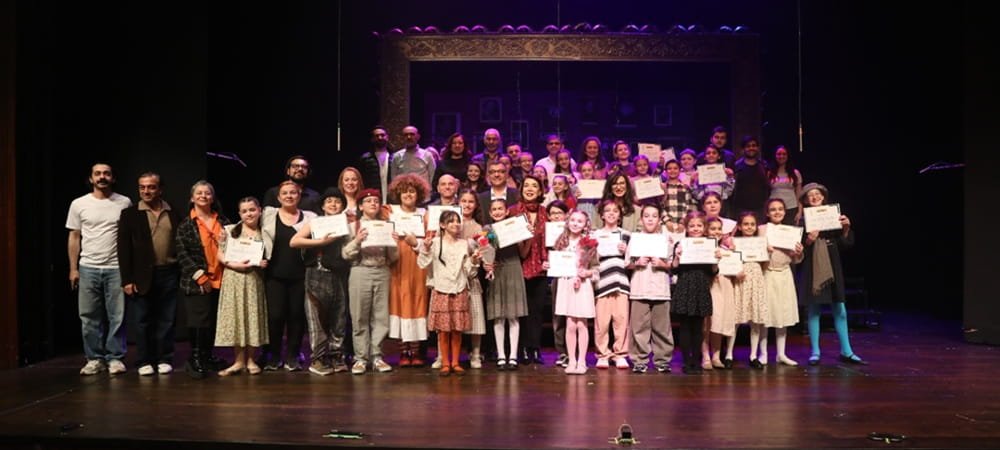 Çocuk Eğitim Birimi Mezunları Kendi Yazdıkları Oyunla Sahneye Çıktı