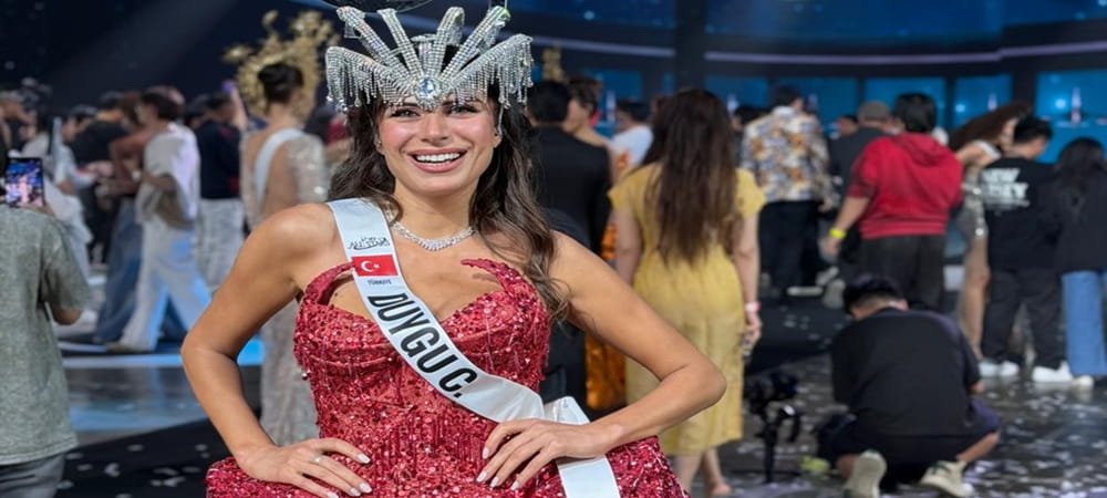 TÜRKİYE GÜZELİ DUYGU ÇAKMAK TAYLAND’DA FIRTINA GİBİ ESİYOR! GÖZLER BÜYÜK FİNALDE