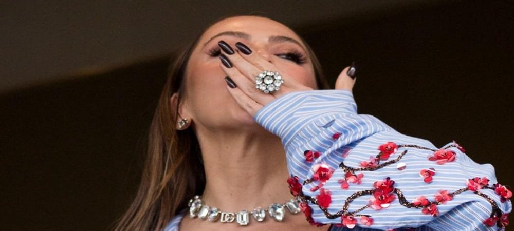  İTALYA’DA HADİSE’YE SEVGİ SELİ